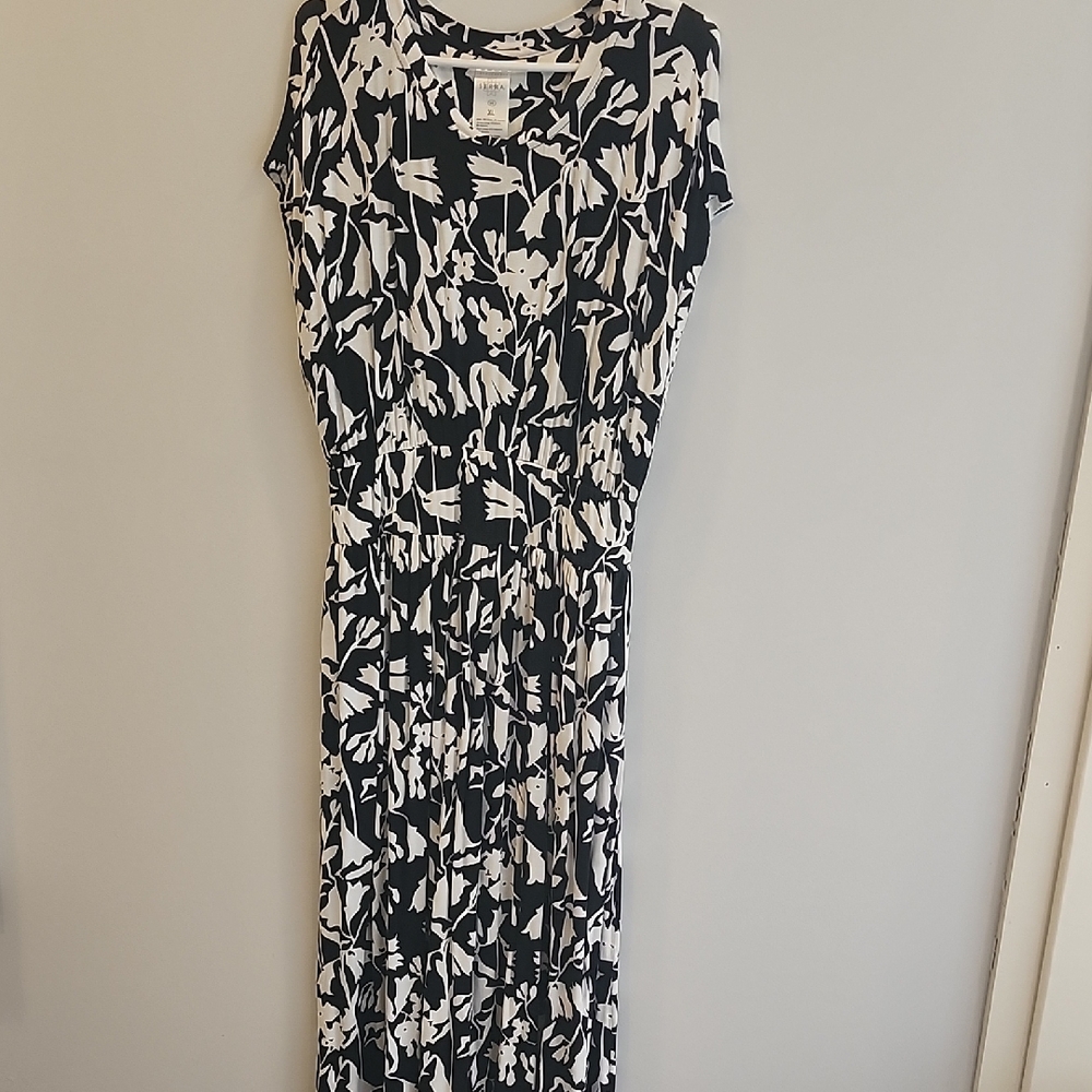 Serra Black and White Floral Maxi Dress